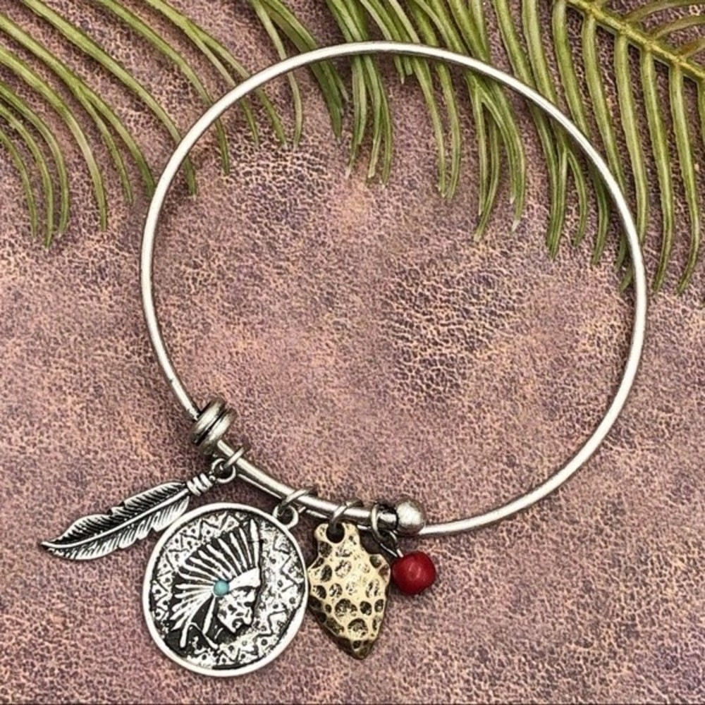 🌼 Native American Feather Silver Bangle Bracelet
